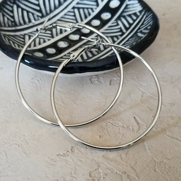 Minimalist Classic Sleek Silver Large Hoop Earrings 50mm 2" Leverback - Picture 3 of 6